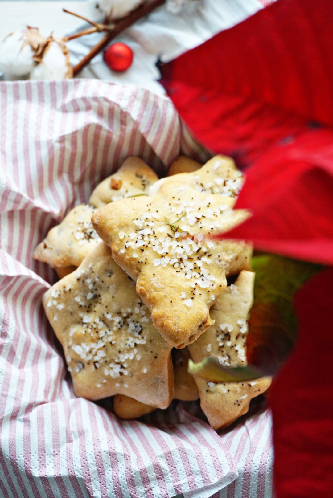 Rosmarin Walnuss Brötchen – Katrininthekitchen